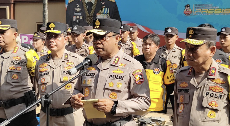 Apel dipimpin oleh Kadiv Humas Polri Irjen Johnny Eddizon Isir, Rabu (11/3/2025).