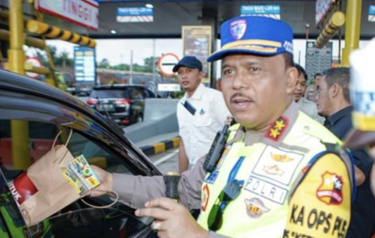 Kakorlantas Dampingi Kapolri Tinjau GT Kalikangkung