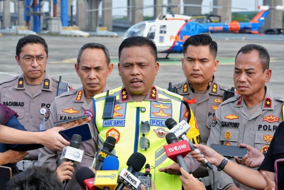 Kakorlantas Polir Irjen Agus Suryonugroho di Command Center Korlantas Polri Km 29 Tol Cikampek