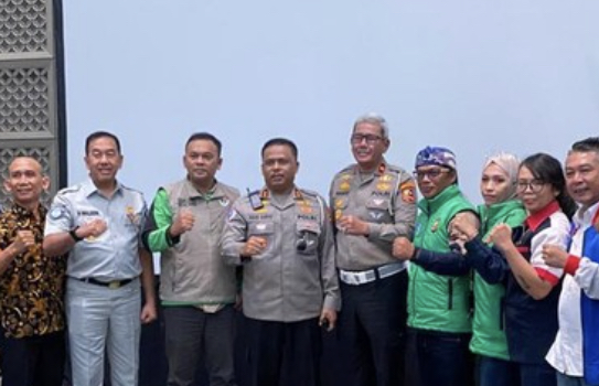 Kakorlantas Polri Irjen Agus Suryonugroho bersilaturahmi dengan perwakilan komunitas driver ojek online (ojol) Nusantara
