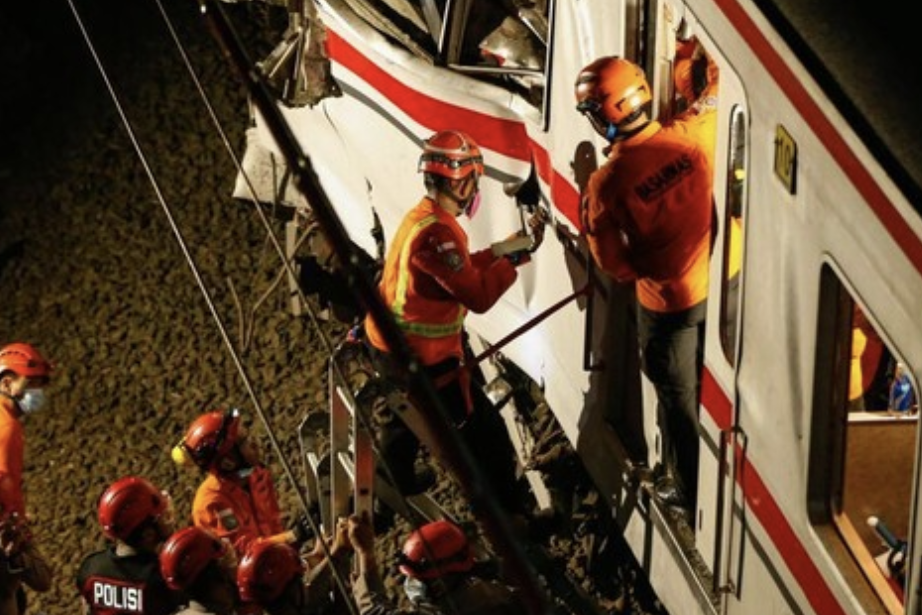 kronologi kecelakaan kereta api di Bekasi April 2026