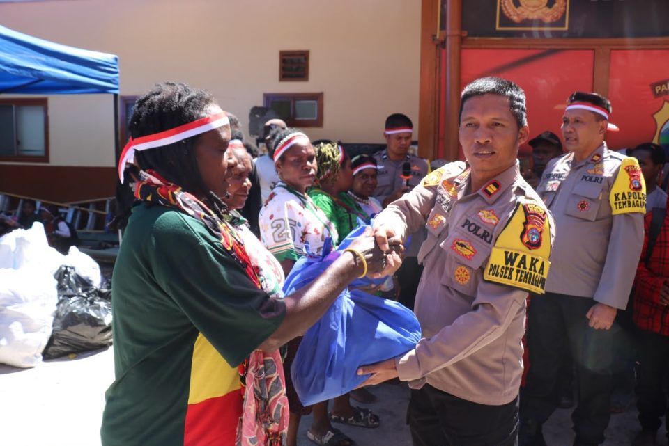 Semarak HUT Bhayangkara ke-80, Polsek Tembagapura dan Satgas Damai Cartenz Bagikan Sembako dan Perkuat Kepercayaan Masyarakat Lewat Kegiatan Humanis
