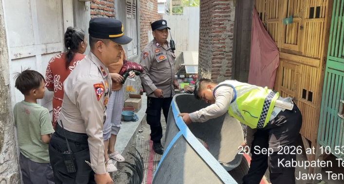Gambar penggerebekan arena sabung ayam di Wangandawa Tegal
